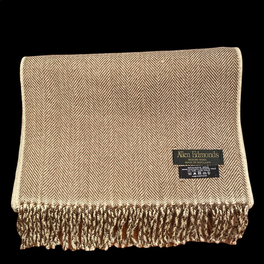 Allen Edmonds Merino Wool Herringbone reversible scarf
